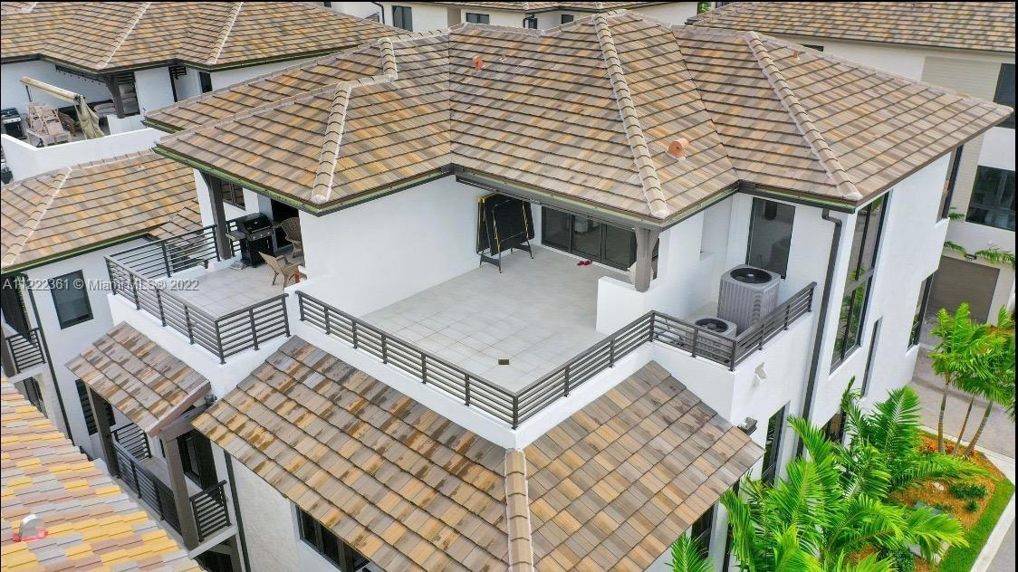 DOWNTOWN DORAL SOUTH PHAS - Residential