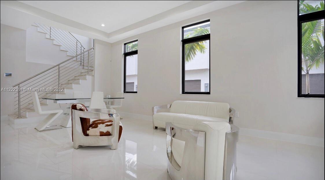 DOWNTOWN DORAL SOUTH PHAS - Residential