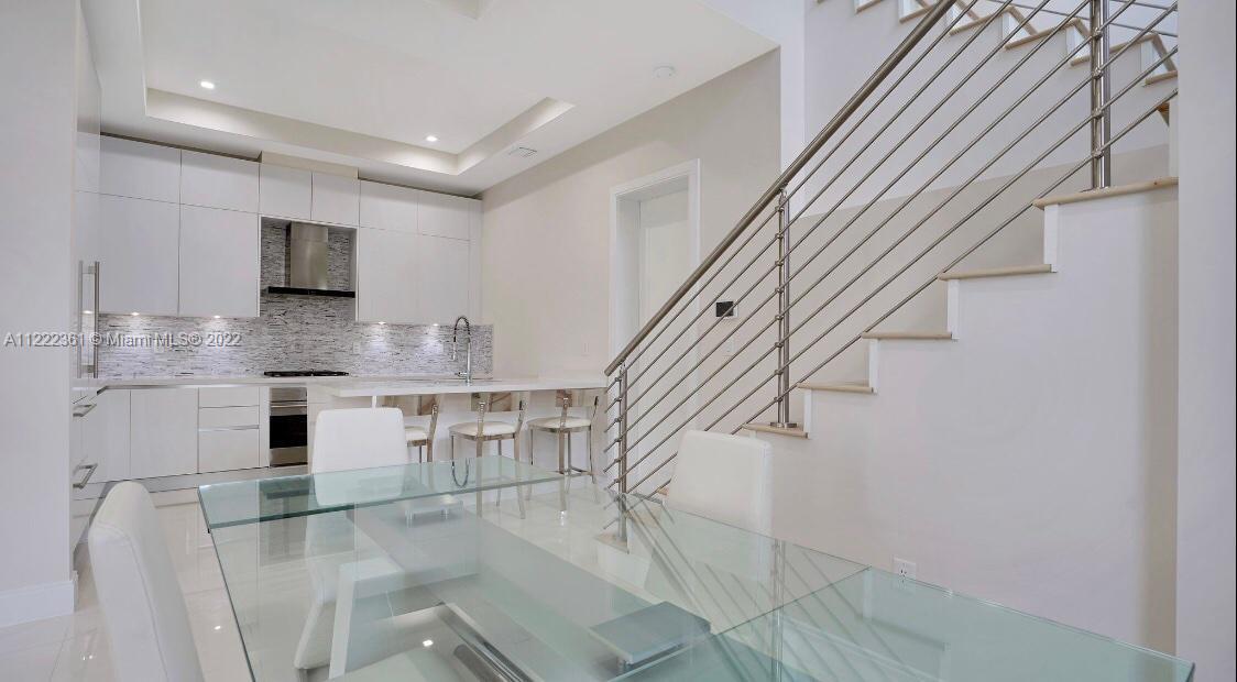 DOWNTOWN DORAL SOUTH PHAS - Residential