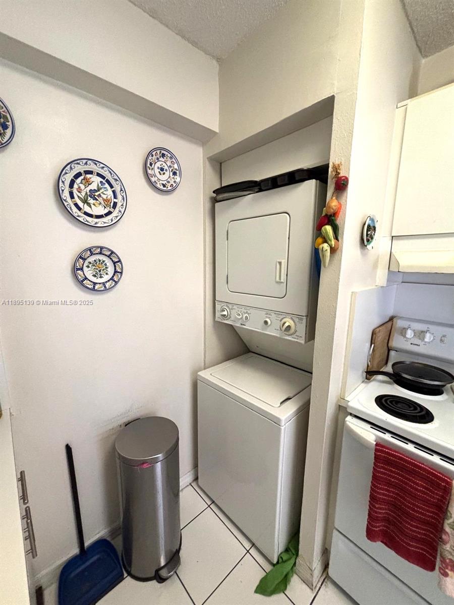 EL PARAISO CONDO - Residential