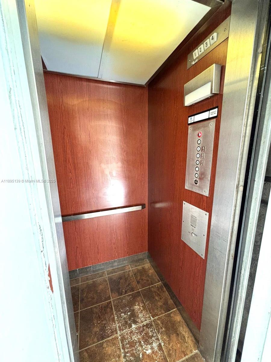 EL PARAISO CONDO - Residential