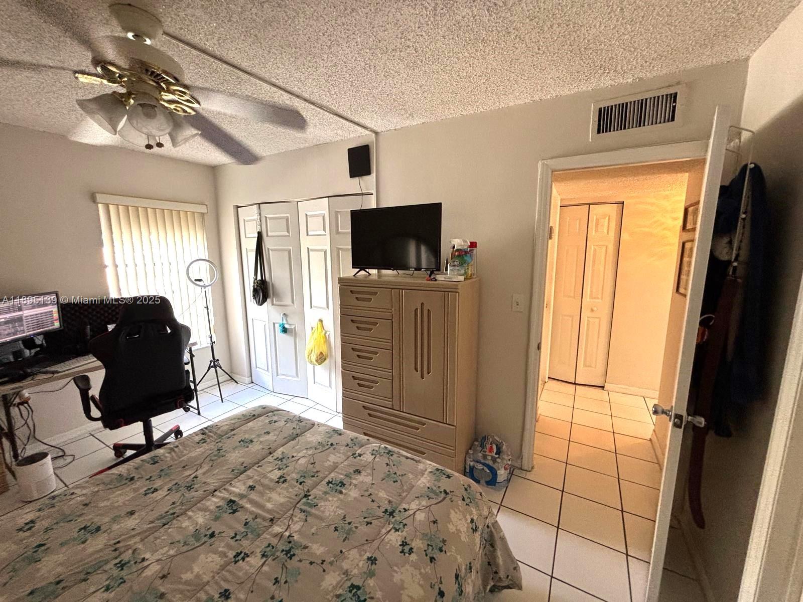 EL PARAISO CONDO - Residential