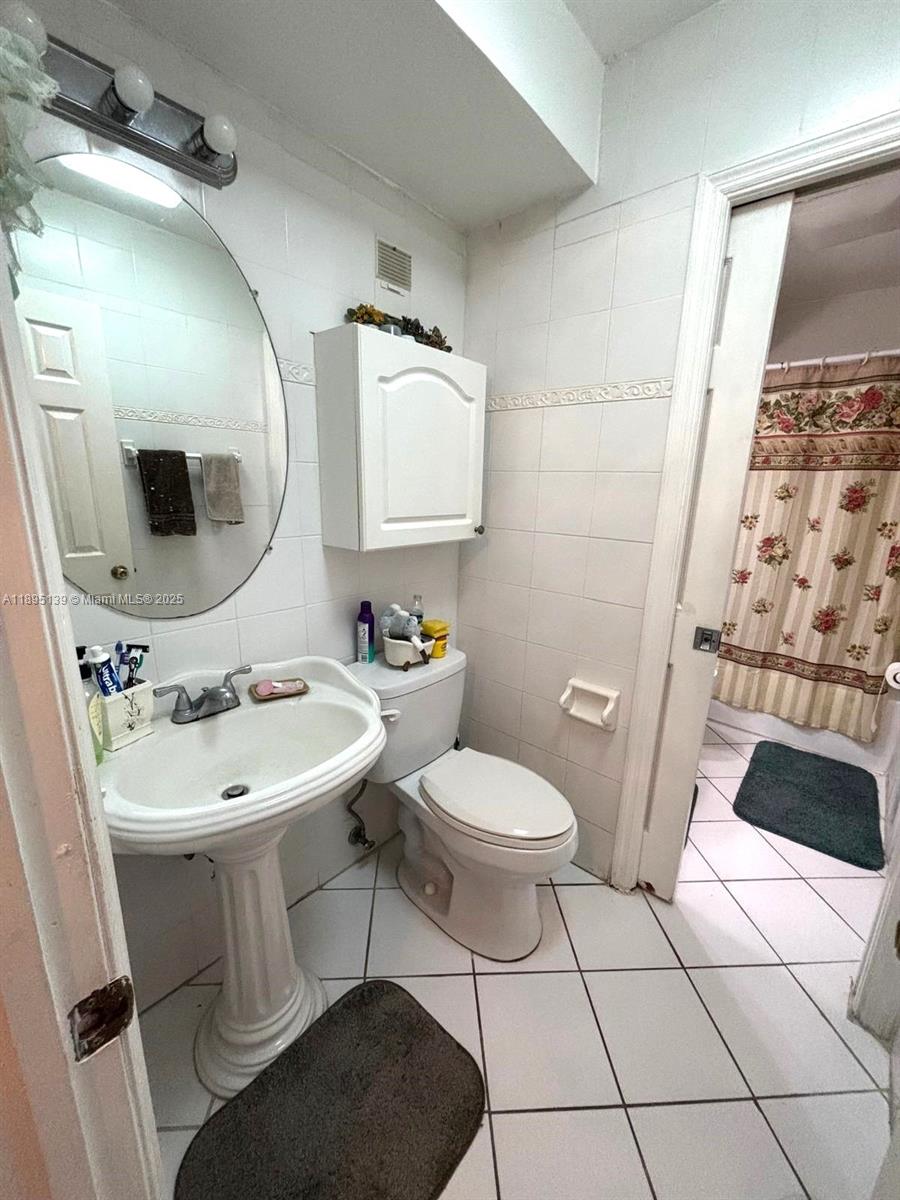 EL PARAISO CONDO - Residential