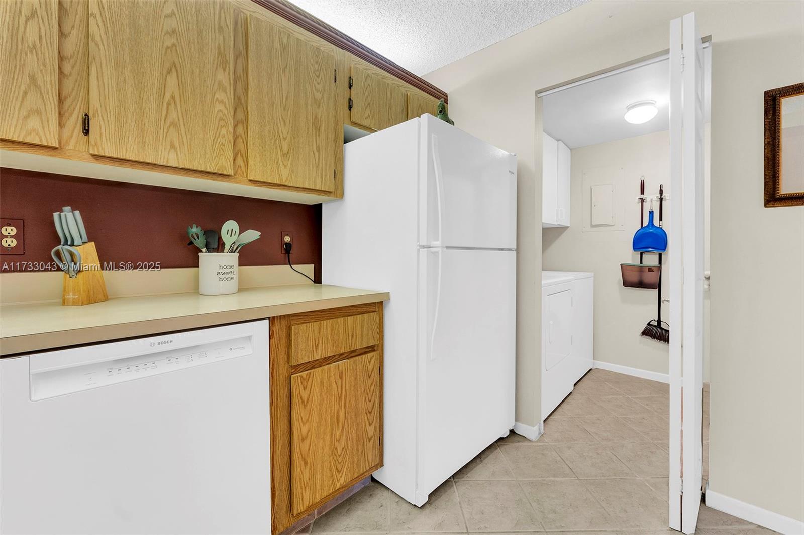 PINE RIDGE SOUTH IV CONDO - Residential Lease