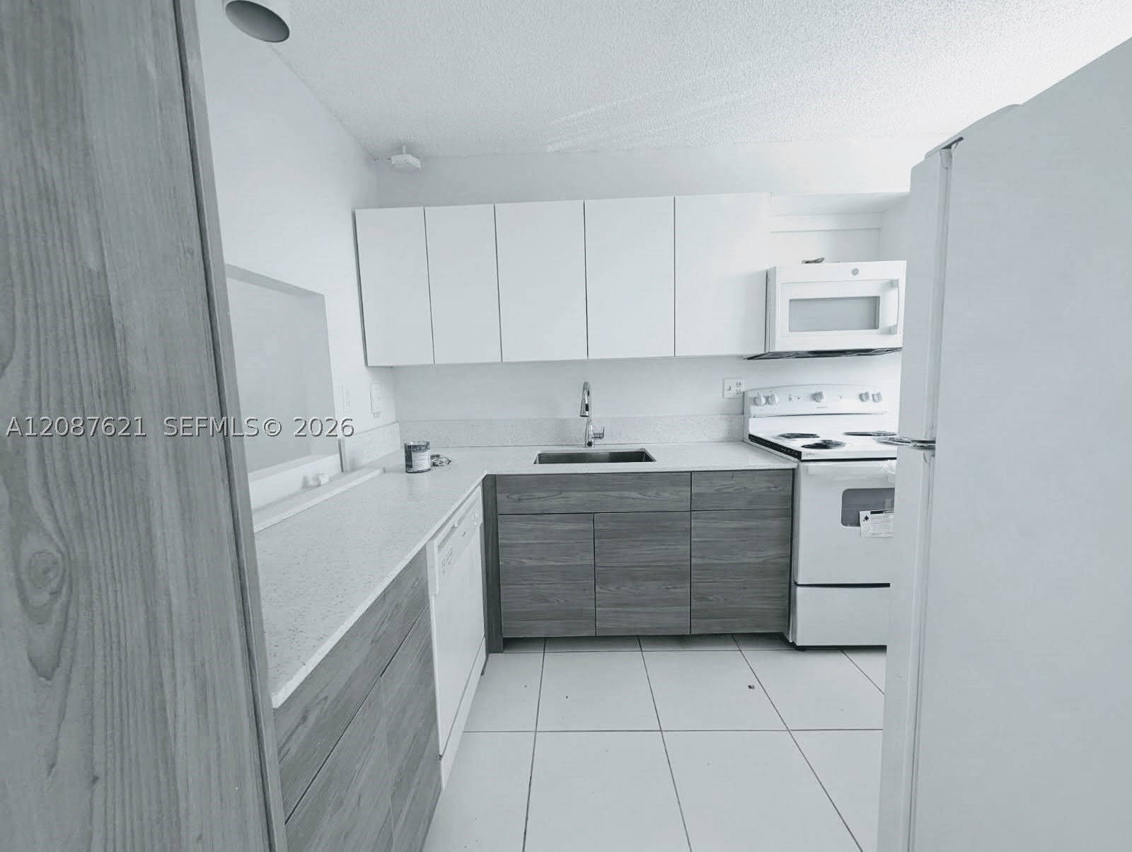8429 Forest Hills Dr 305