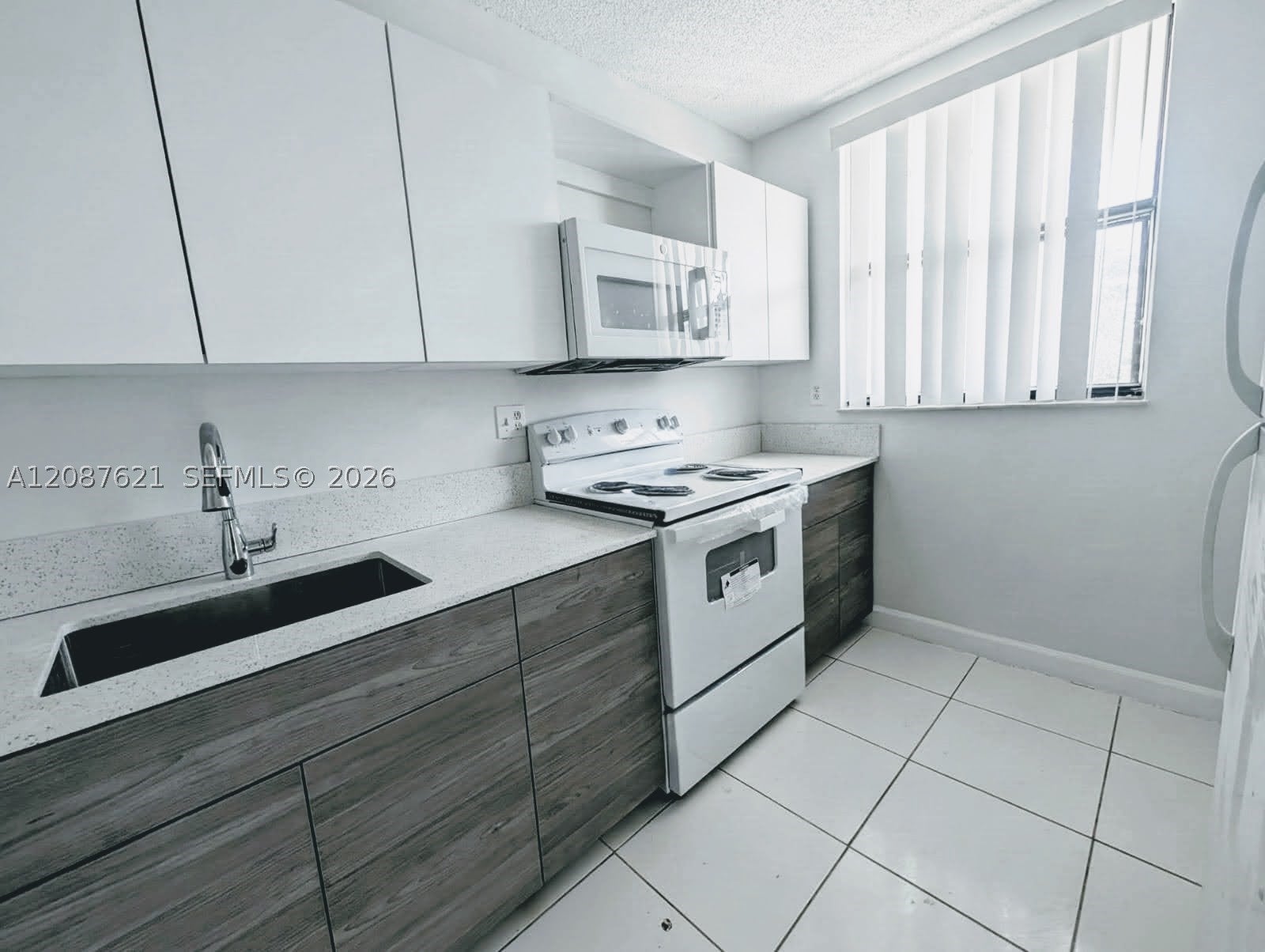 8429 Forest Hills Dr 305