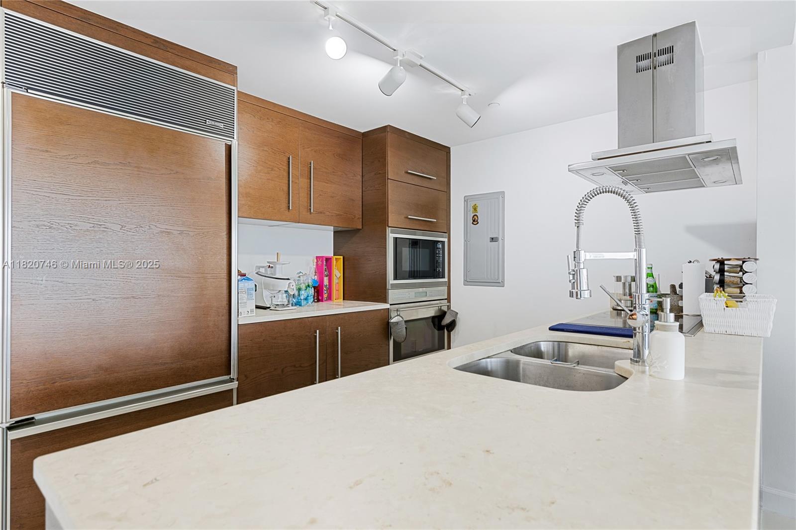 ICON BRICKELL NO TWO - Residential