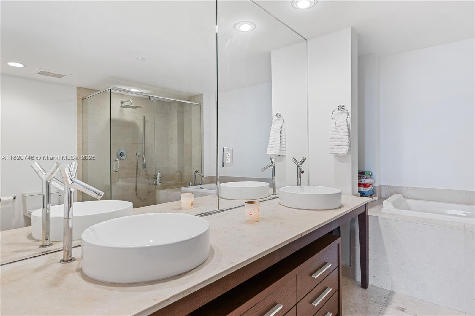 ICON BRICKELL NO TWO - Residential