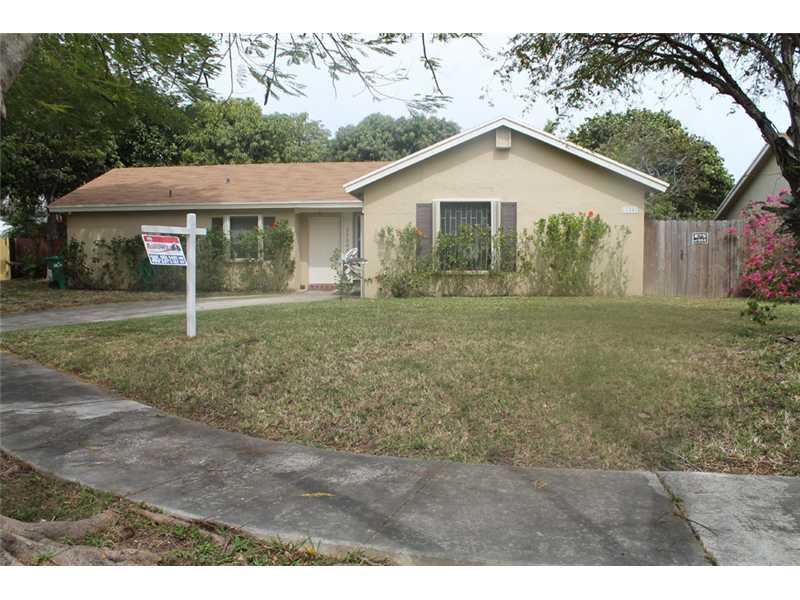 Spectacular 2 bedroom/ 2 bathroom home, located on a quiet and private Cul-De-Sac street. Sitting on a spacious 7517 sqft. lot, this home is a rare and unbeatable deal for the price. Call today.