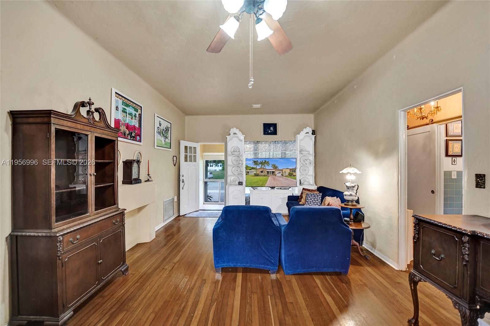 HOLLYWOOD LAKES SECTION - Residential