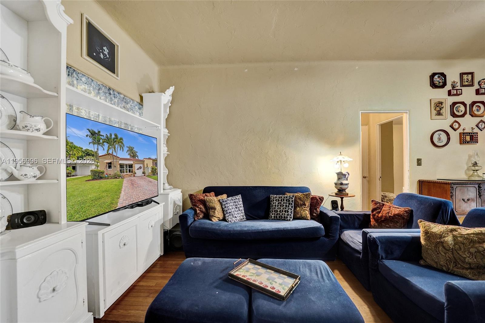 HOLLYWOOD LAKES SECTION - Residential