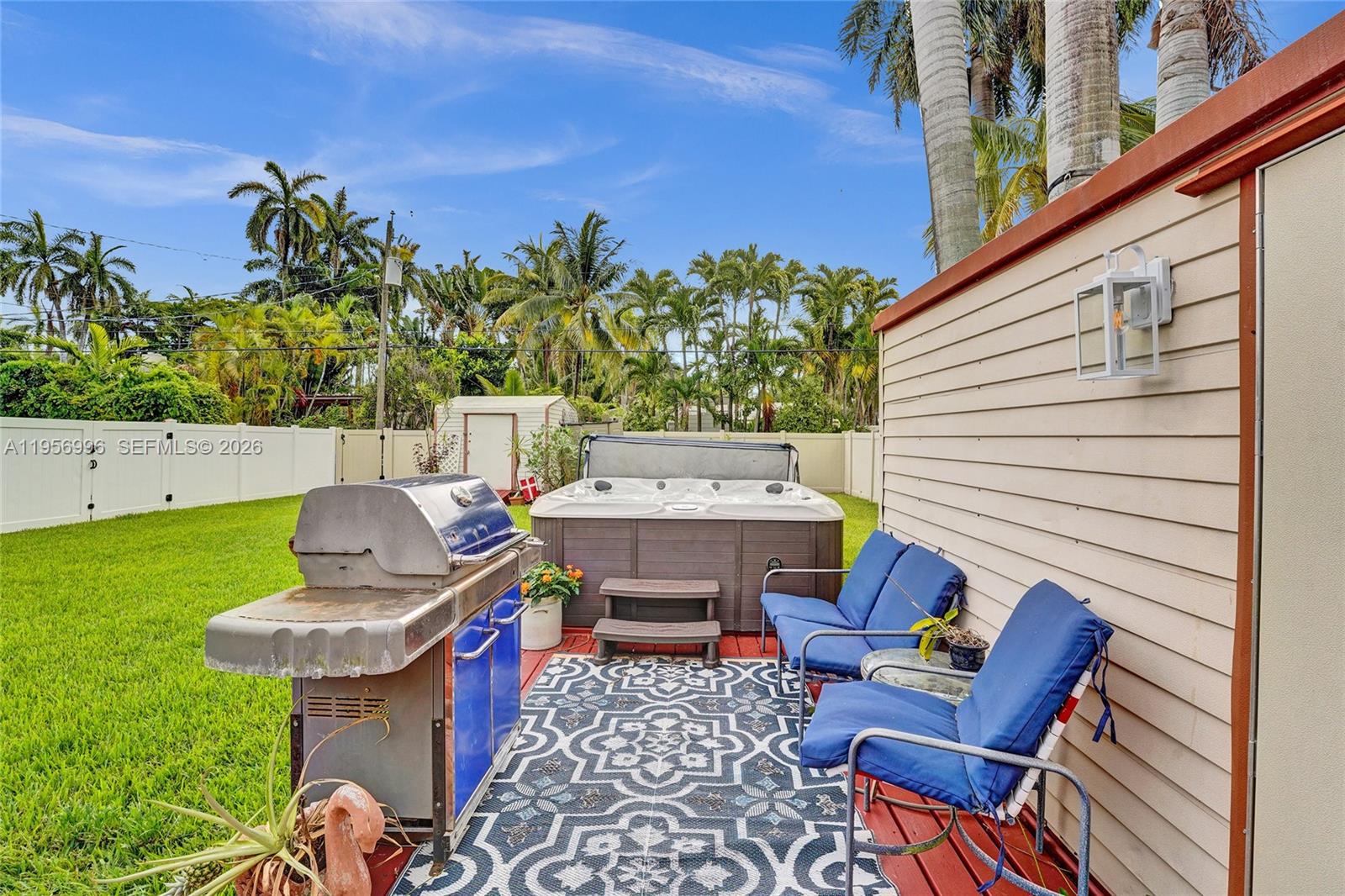 HOLLYWOOD LAKES SECTION - Residential