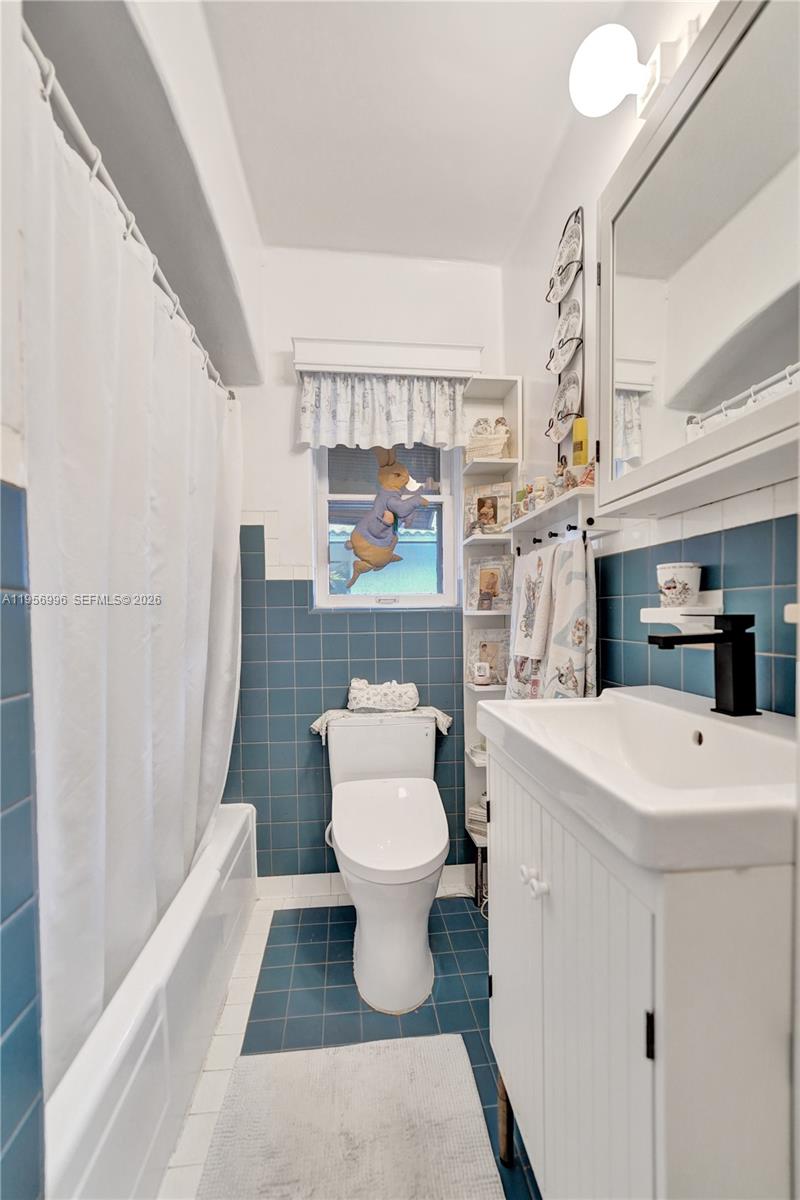 HOLLYWOOD LAKES SECTION - Residential