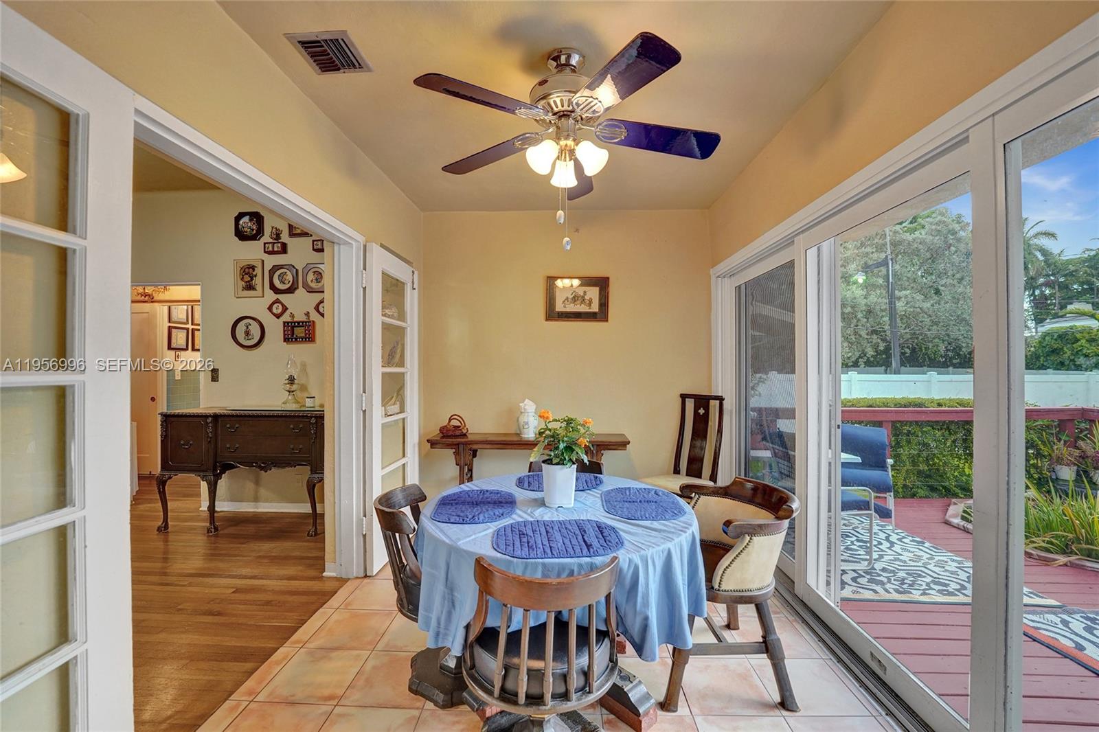 HOLLYWOOD LAKES SECTION - Residential