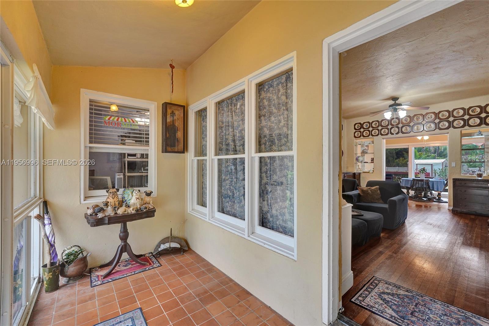 HOLLYWOOD LAKES SECTION - Residential