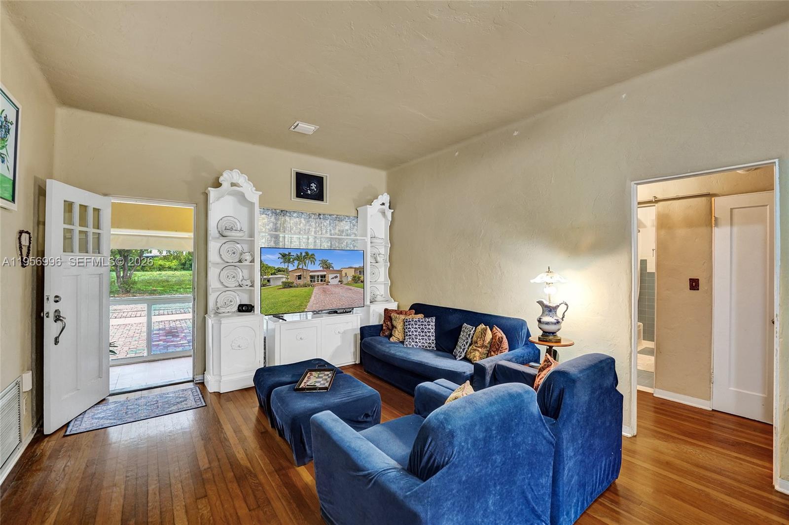 HOLLYWOOD LAKES SECTION - Residential