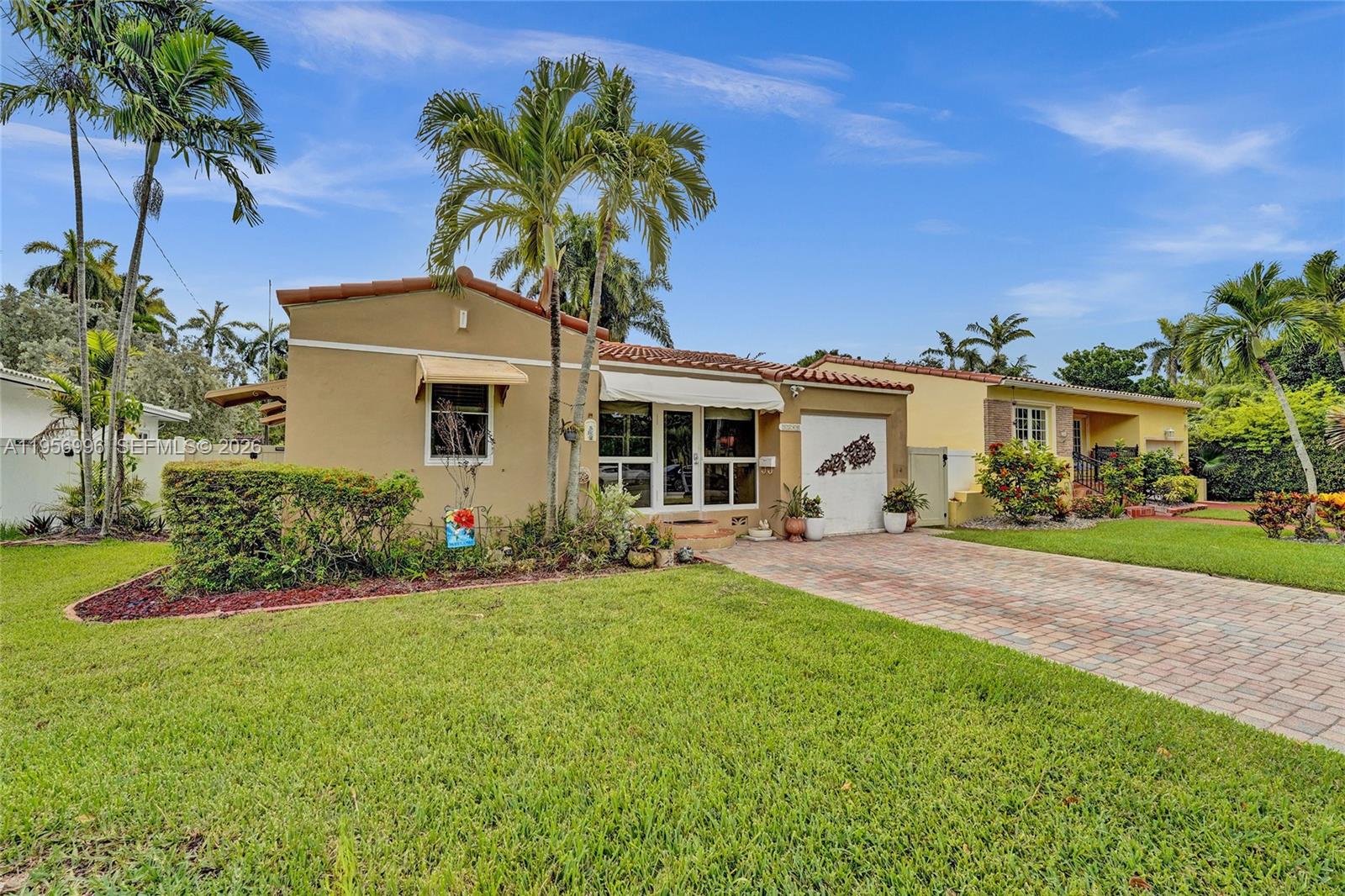 HOLLYWOOD LAKES SECTION - Residential