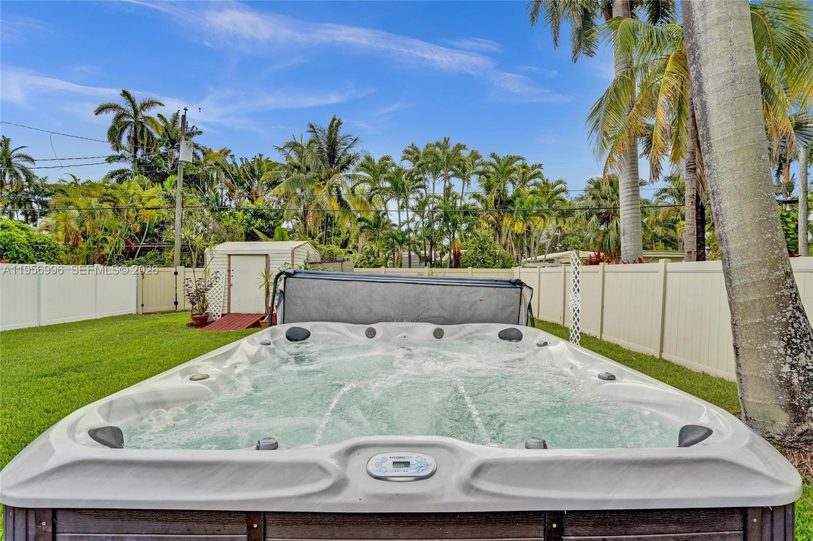 HOLLYWOOD LAKES SECTION - Residential