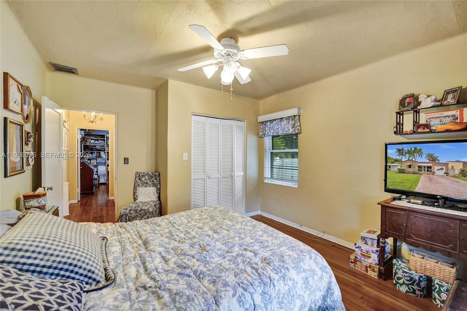 HOLLYWOOD LAKES SECTION - Residential