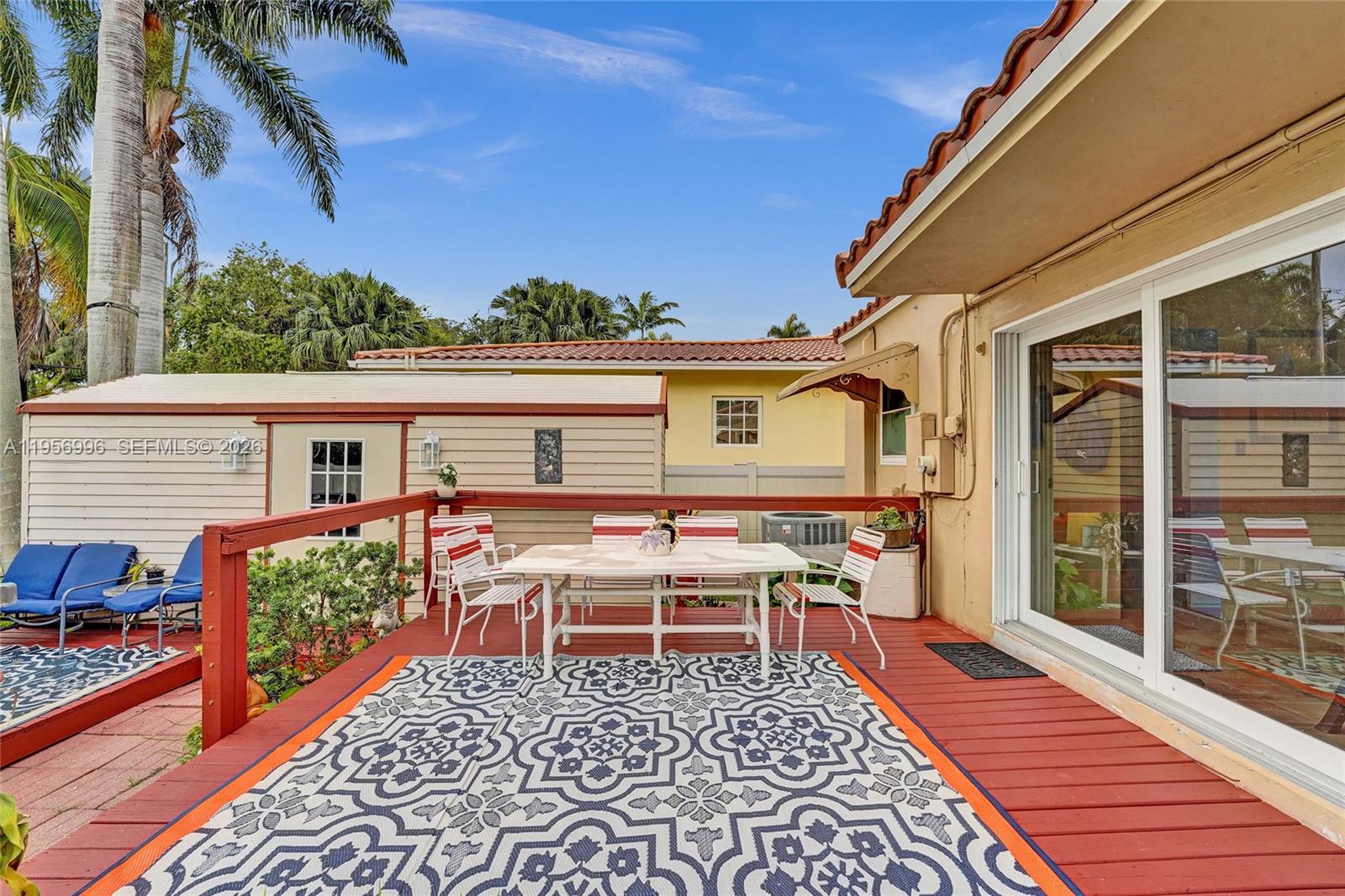 HOLLYWOOD LAKES SECTION - Residential