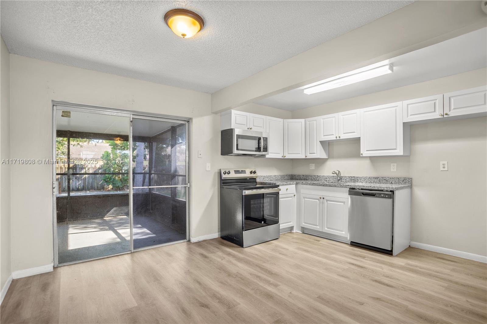 604 SW 76th Ter