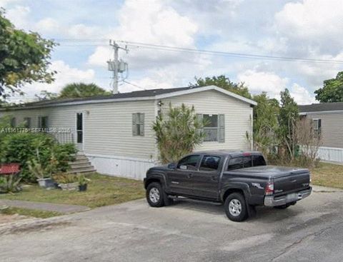 411 SW 131 Ave Davie FL 33325