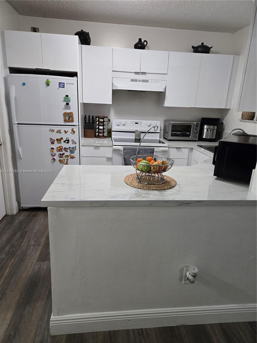 Rental Property at 18346 Nw 68th Ave C, Hialeah, Miami-Dade County, Florida - Bedrooms: 2 
Bathrooms: 1  - $2,140 MO.