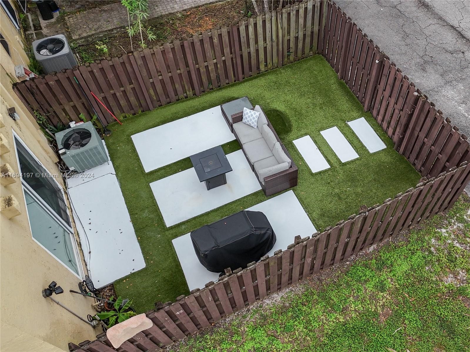 LA PLACIDA SECTION 1 COND - Residential