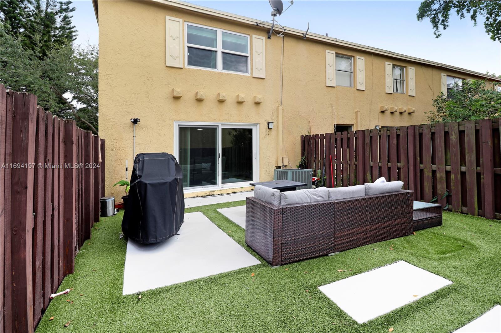 LA PLACIDA SECTION 1 COND - Residential