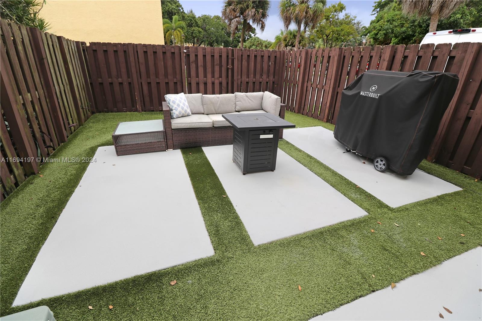 LA PLACIDA SECTION 1 COND - Residential