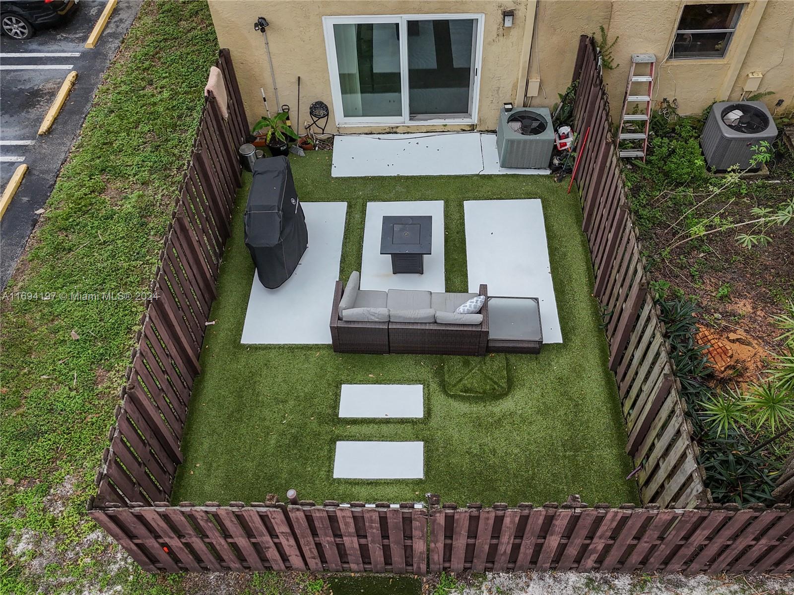 LA PLACIDA SECTION 1 COND - Residential