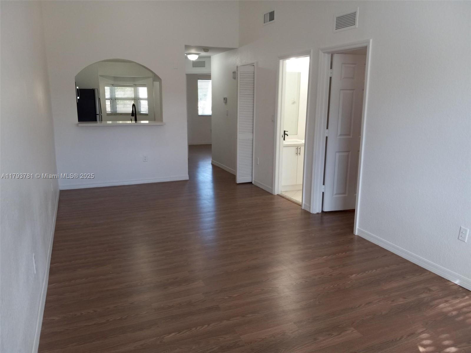 3395 NE 9th St 202