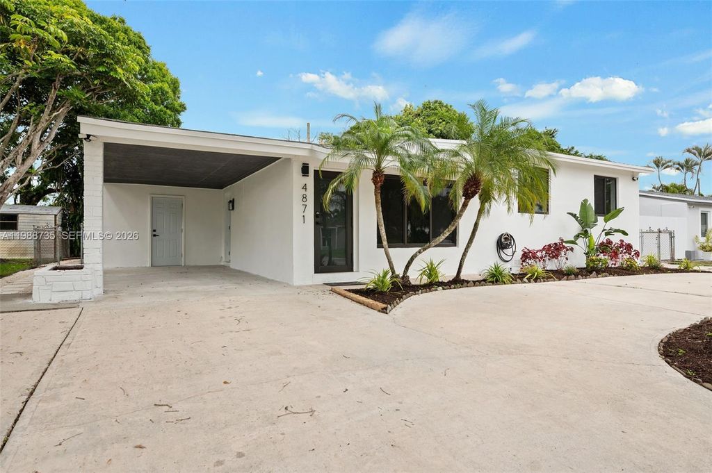 Photo of 4871 SW 20th St, Fort Lauderdale, FL 33317 (MLS # A11988735)