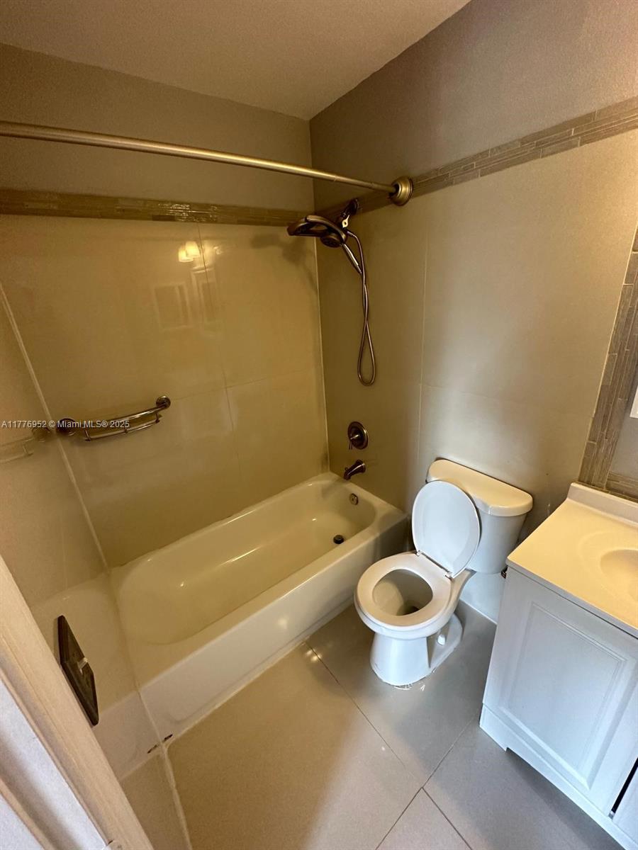 BANYAN OAKRIDGE COMMERCIAL - Residential