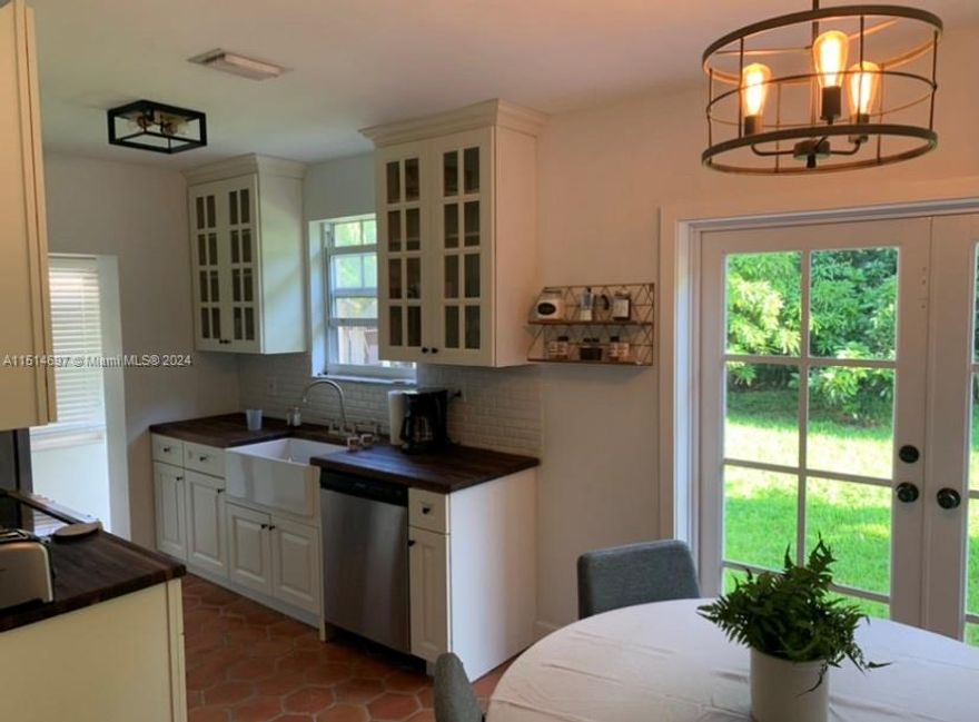 Entire single-family home featuring a large yard located in Coral Gables. Your family will be close to everything when you stay at this centrally-located place. This is a newly renovated property
that has the ability to accommodate a large group, while giving each other privacy and space. The home is
equipped with all the necessities needed for a comfortable stay; full kitchen with dishwasher, bathrooms,
bedrooms, living rooms, sofa bed, washer/dryer, televisions & free wifi. Close to shopping centers, restaurants,
bars & grocery stores in the area with easy access to Turnpike & main highways. 15-25 MINUTES TOP TO
BRICKELL AND MIAMI BEACH.  Available from May 16,2025!

Short term! 1 month: $4450, 2 months: $4250, 3 months: $4150, 6 months: $3950