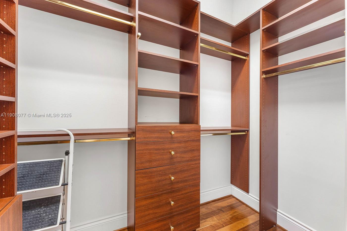 TOMKUS - Residential