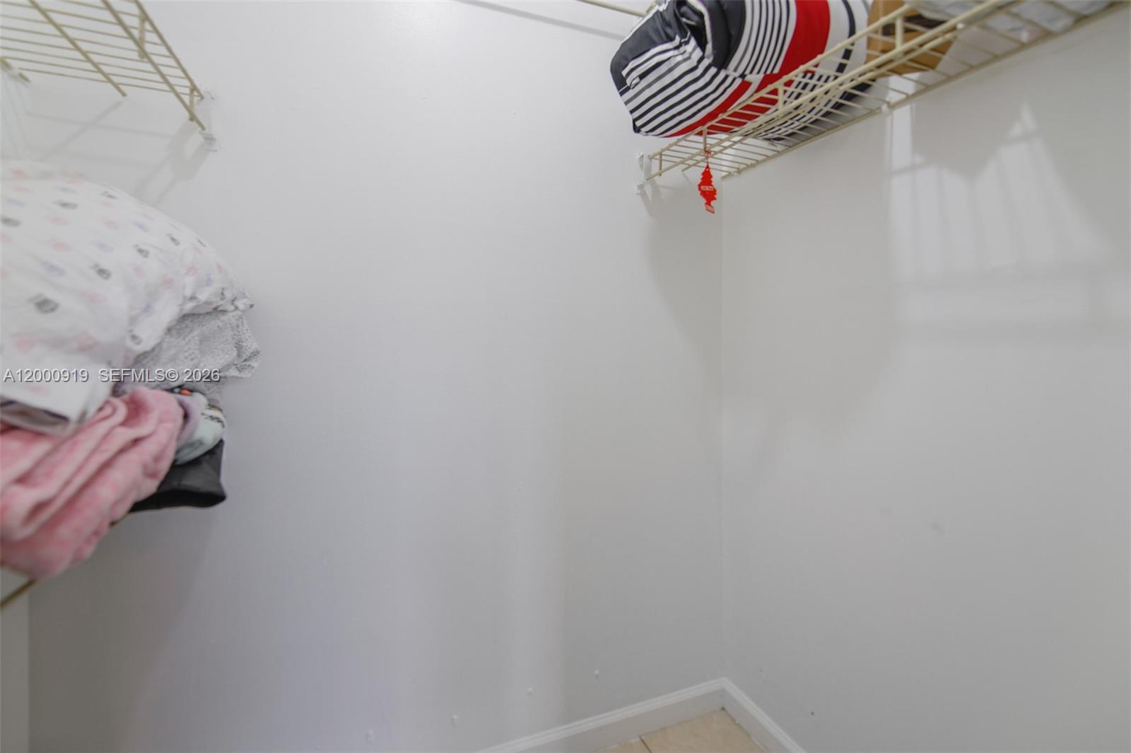 LAUDERDALE OAKS CONDO II - Residential Lease