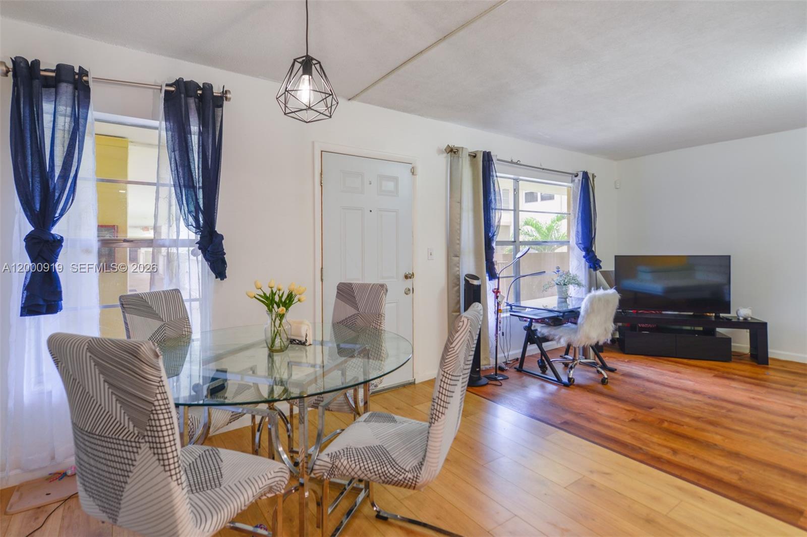 LAUDERDALE OAKS CONDO II - Residential Lease