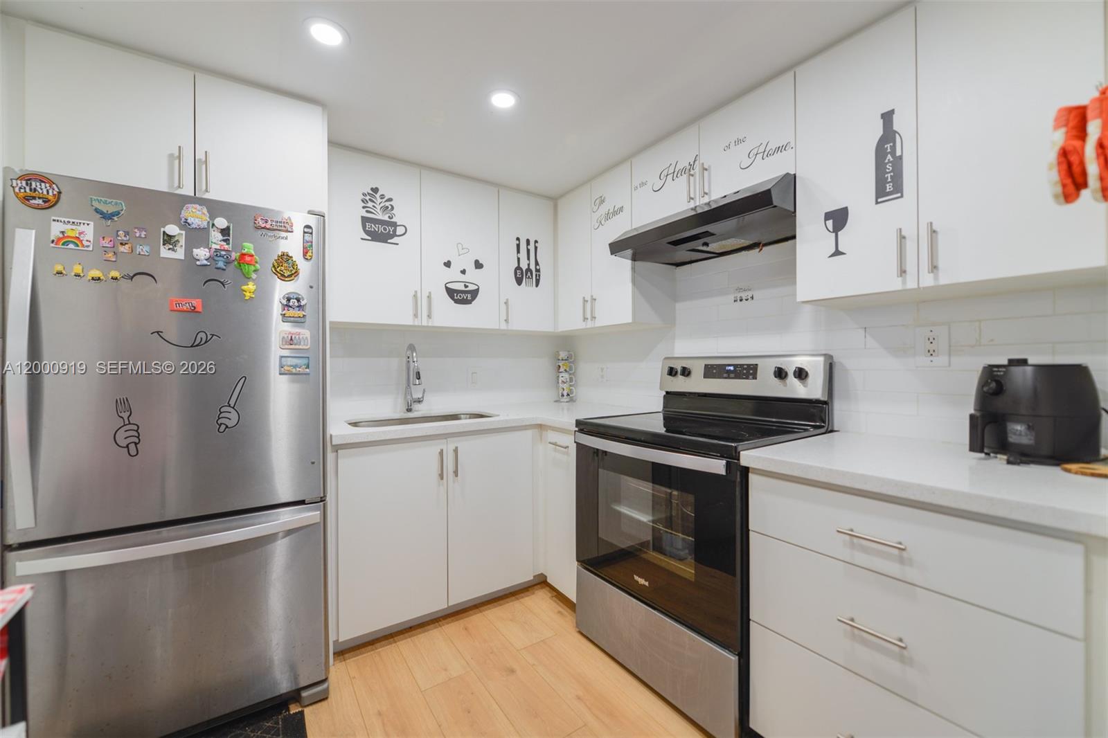 LAUDERDALE OAKS CONDO II - Residential Lease