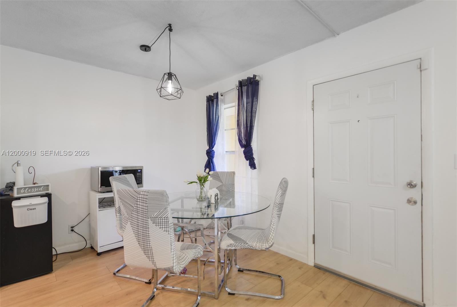 LAUDERDALE OAKS CONDO II - Residential Lease