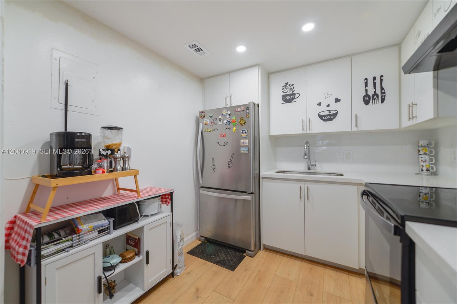 LAUDERDALE OAKS CONDO II - Residential Lease