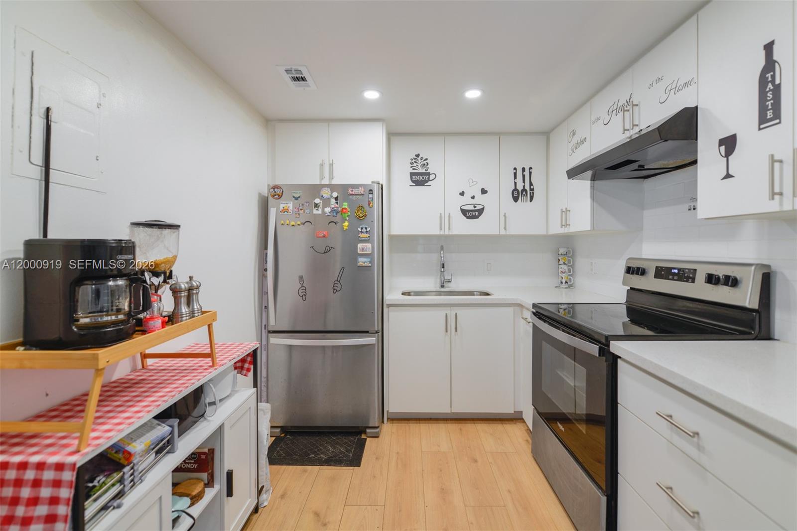 LAUDERDALE OAKS CONDO II - Residential Lease