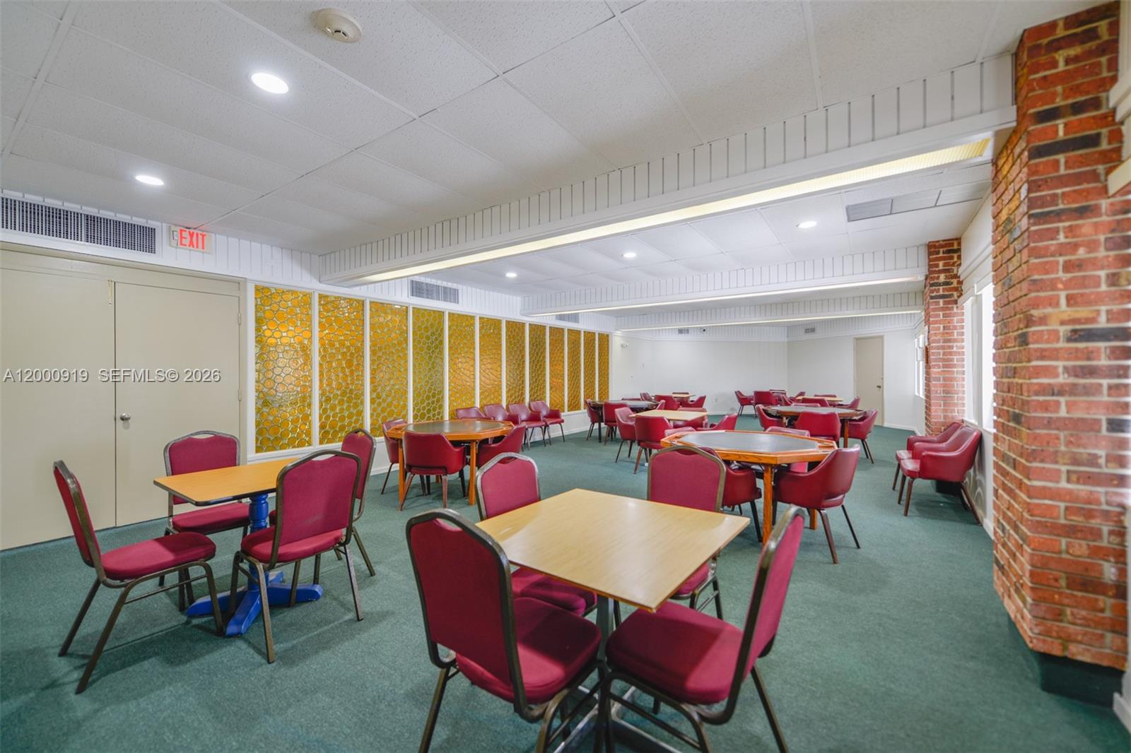 LAUDERDALE OAKS CONDO II - Residential Lease