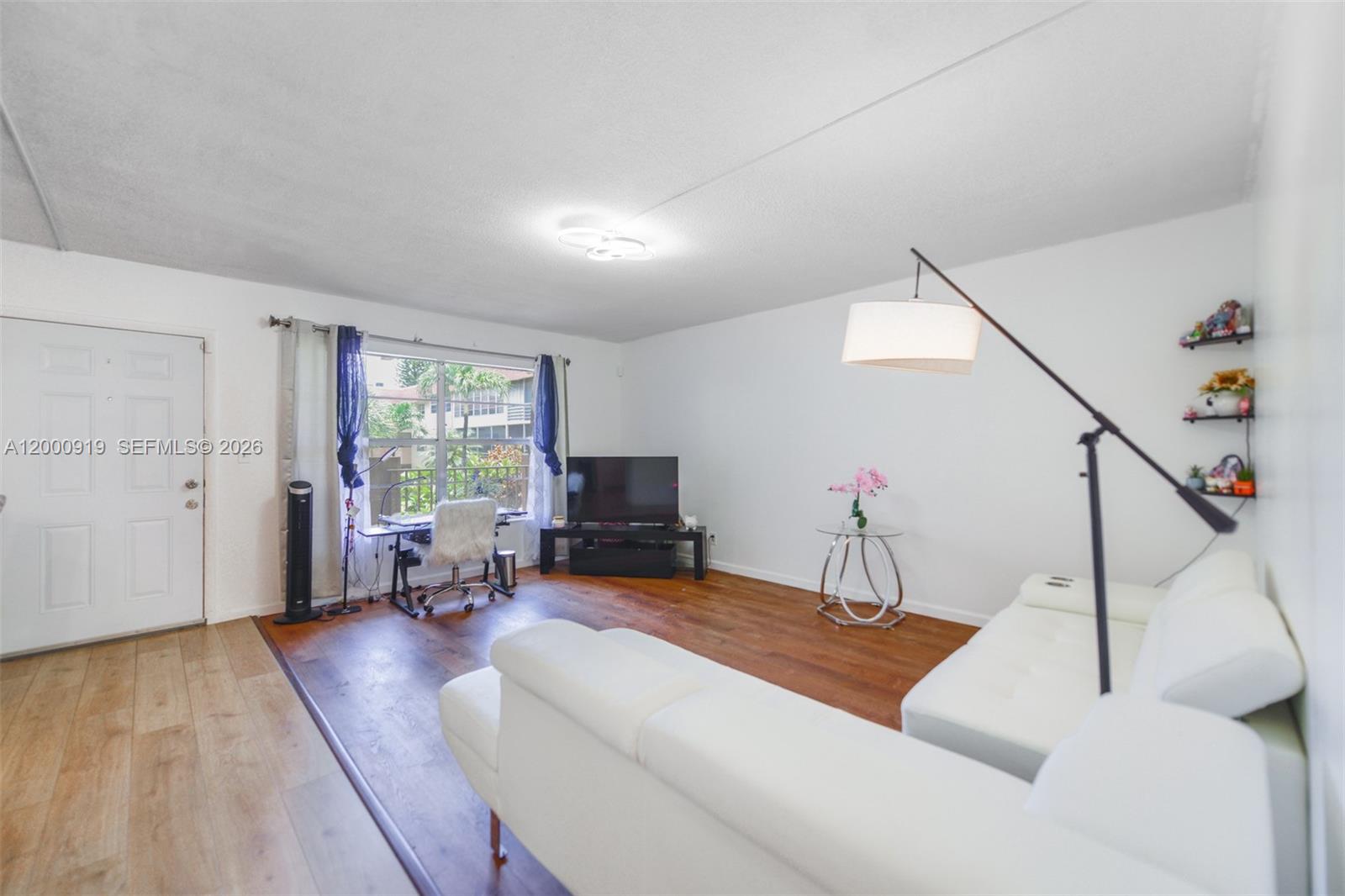 LAUDERDALE OAKS CONDO II - Residential Lease