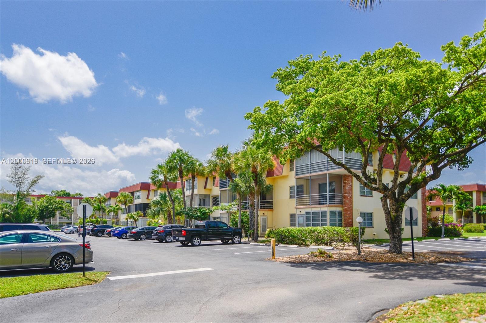 LAUDERDALE OAKS CONDO II - Residential Lease