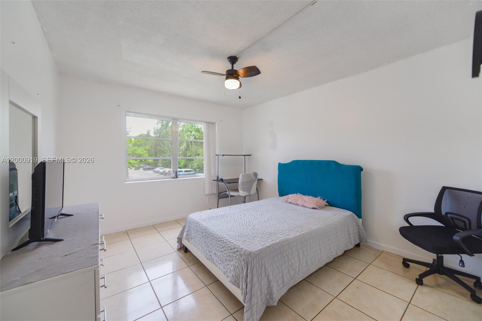 LAUDERDALE OAKS CONDO II - Residential Lease