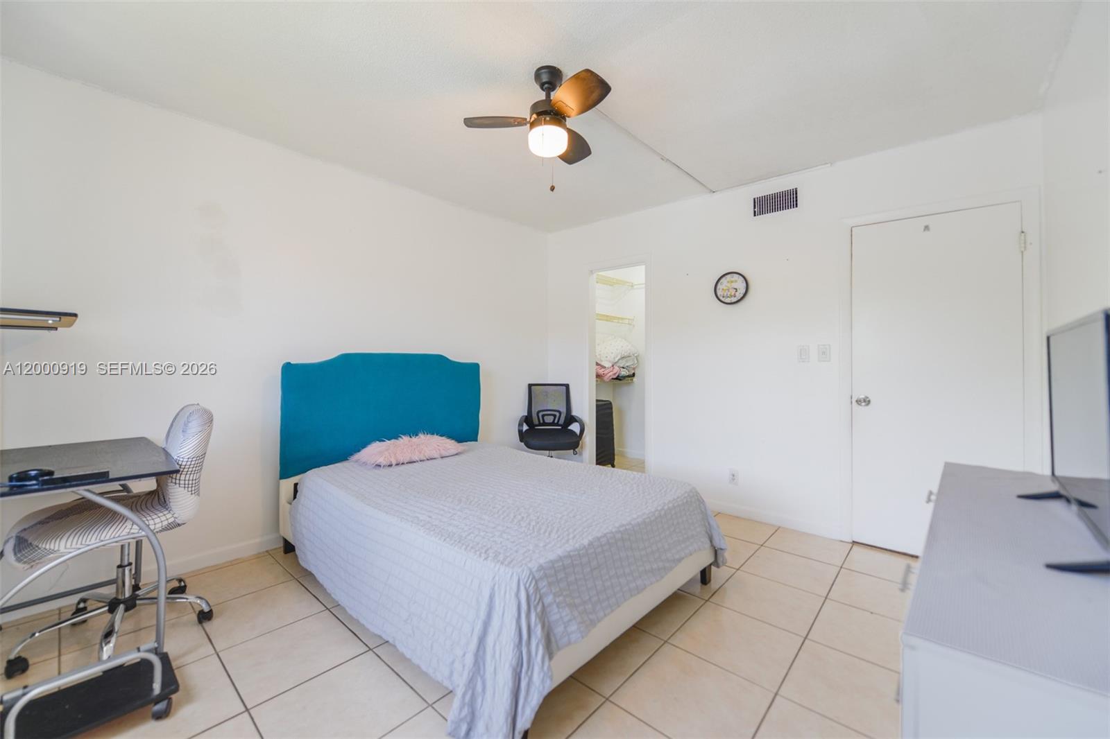 LAUDERDALE OAKS CONDO II - Residential Lease