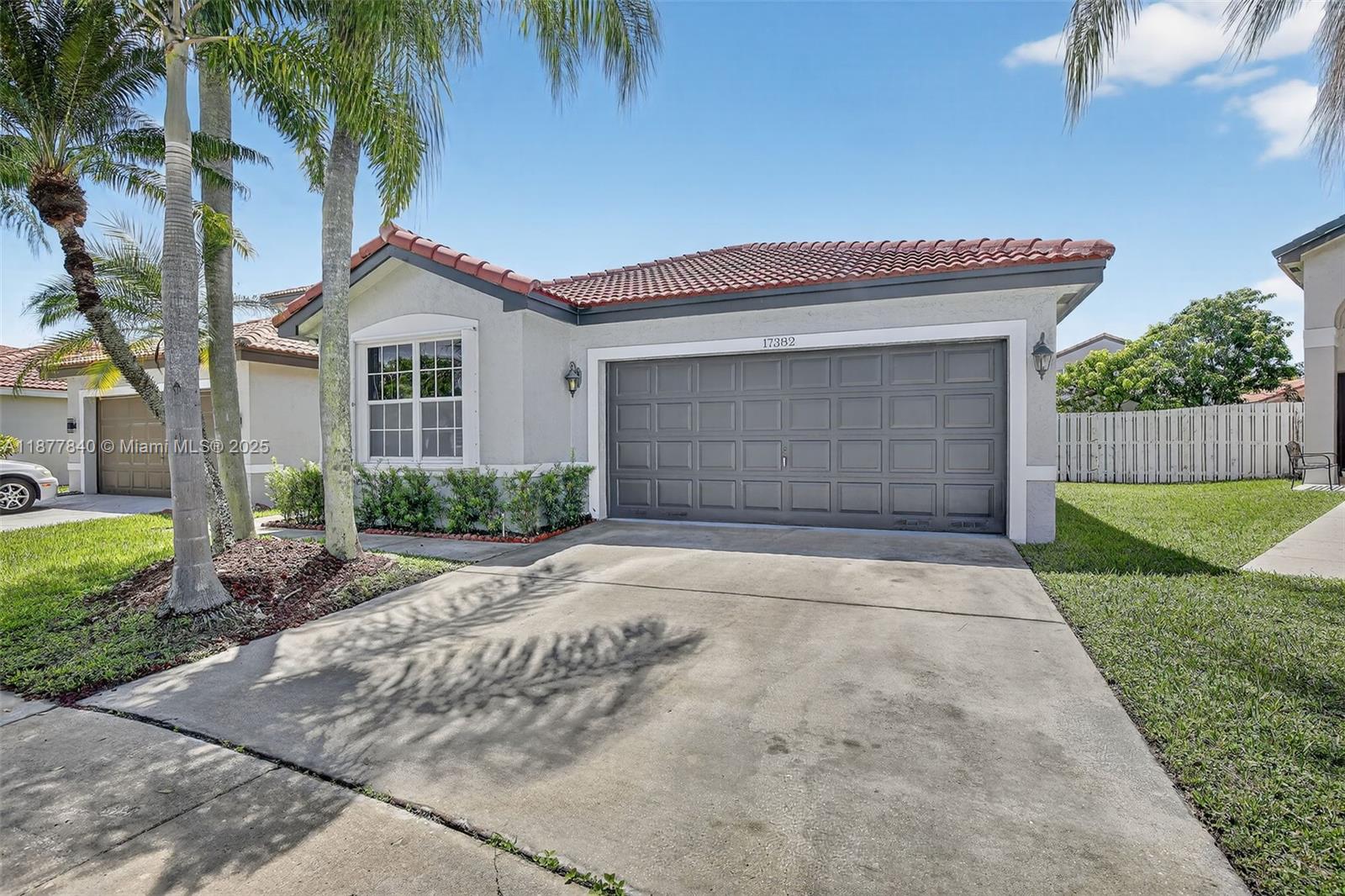 DREAM HOME FOR RENT!
Relax in this stunning single-story, 4-bedroom, 2-bathroom oasis! Fully remodeled and move-in ready, this gorgeous property boasts:
- Beautiful tile flooring throughout
- Abundant natural light pouring in
- Modern kitchen with sleek quartz countertops and stainless steel appliances
- Spacious 2-car garage
- Extra-large gated patio perfect for outdoor living
PRIME LOCATION
Enjoy easy access to major highways, top-rated schools, shopping centers, and premier hospitals. This fantastic neighborhood is ideal for families and those looking to settle down.
LEASE DETAILS
- Minimum credit score: 650
Don't miss out on this incredible opportunity! Contact me today to schedule a viewing.