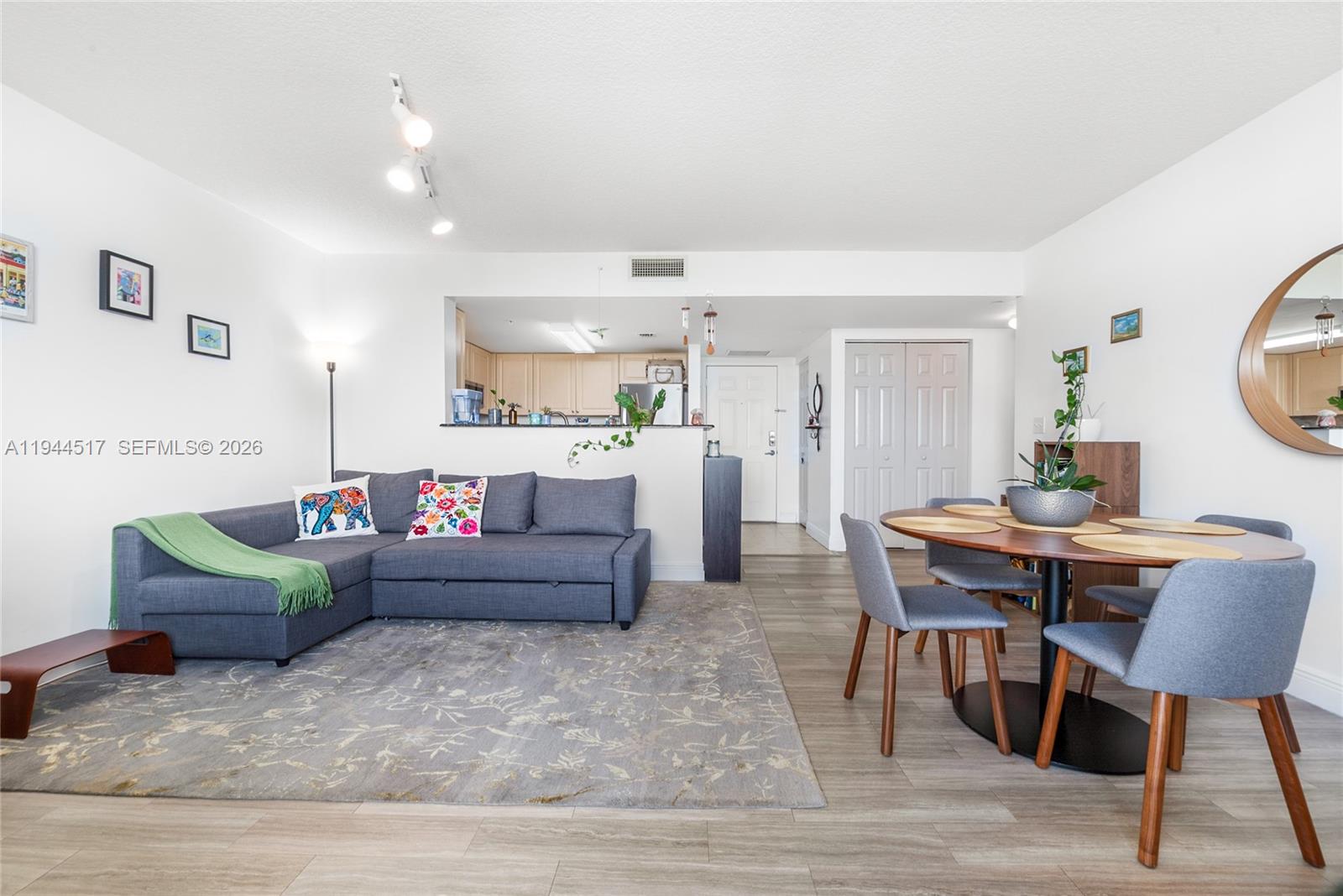 THE ASTON CONDO - Residential