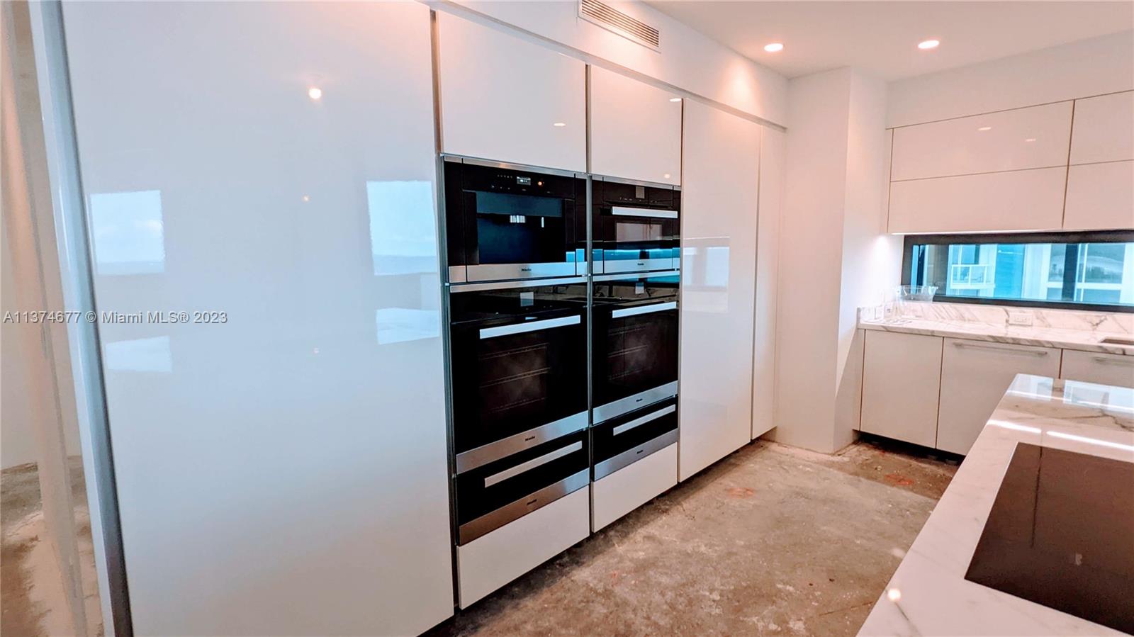 18555 COLLINS AVENUE COND - Residential